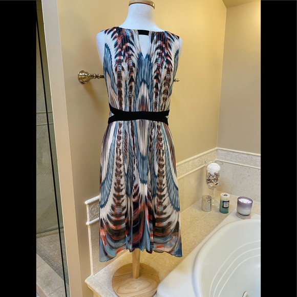 Karen Millen Dresses & Skirts - Like New Karen Millen Classy Breezy Colorful Fitted Dress W/ Cutout size 8